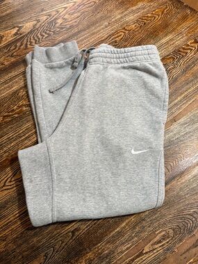 Nike Men’s Light Gray Fleece Joggers with White Swoosh